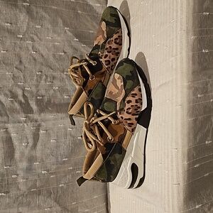 Steve Madden camaflouge sneakers